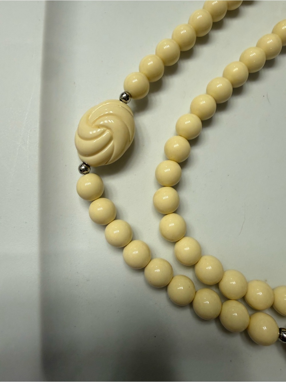 1980s Cream Beaded Necklace with Swirl Accent